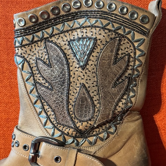 Embroidered Italian Leather Studded Western Boot in Tan Size 40 - Picture 13 of 16